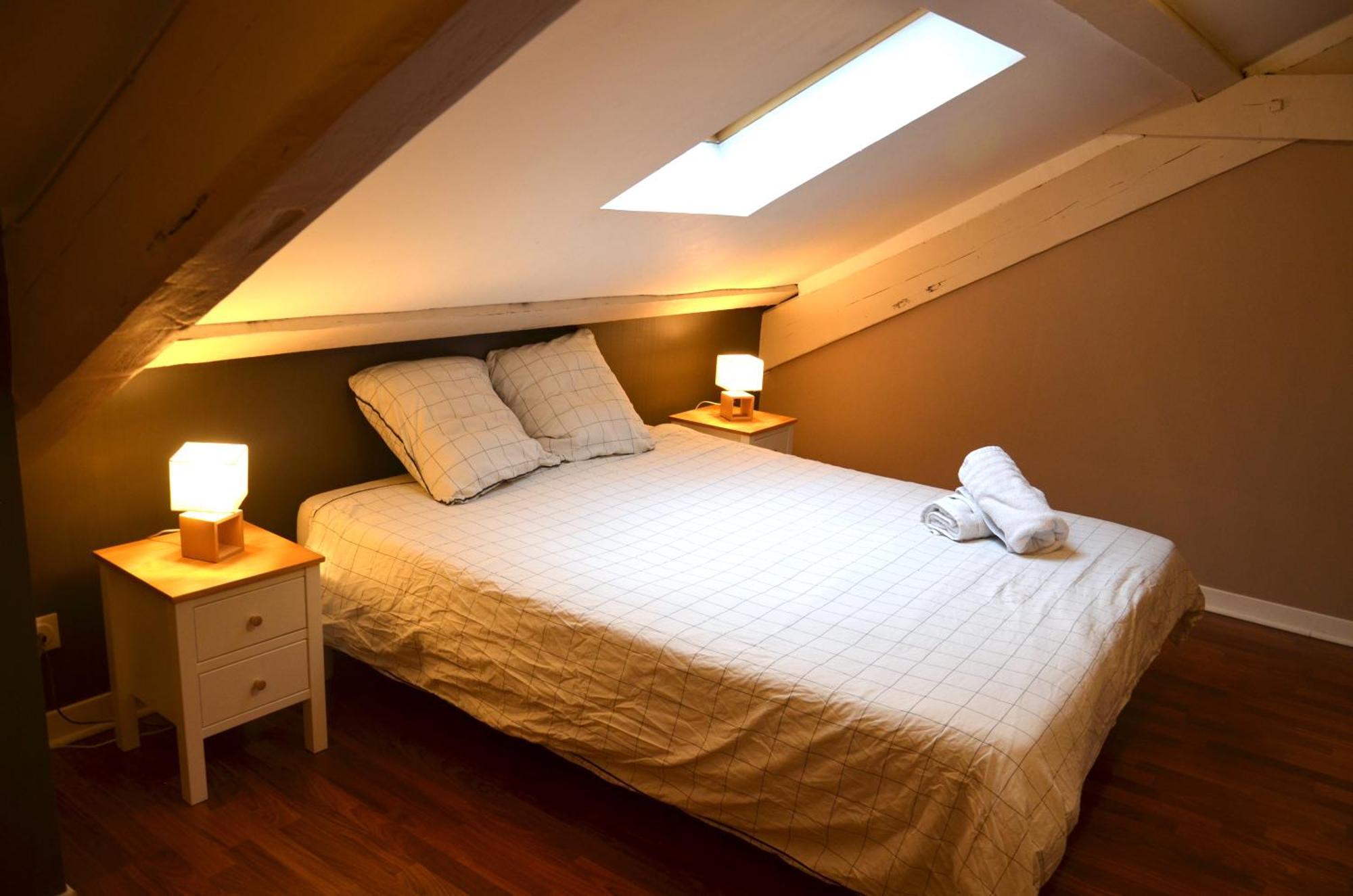 Le Cocon Troyen - 6-8P - 2 Parking Gratuits Appartement Troyes Buitenkant foto