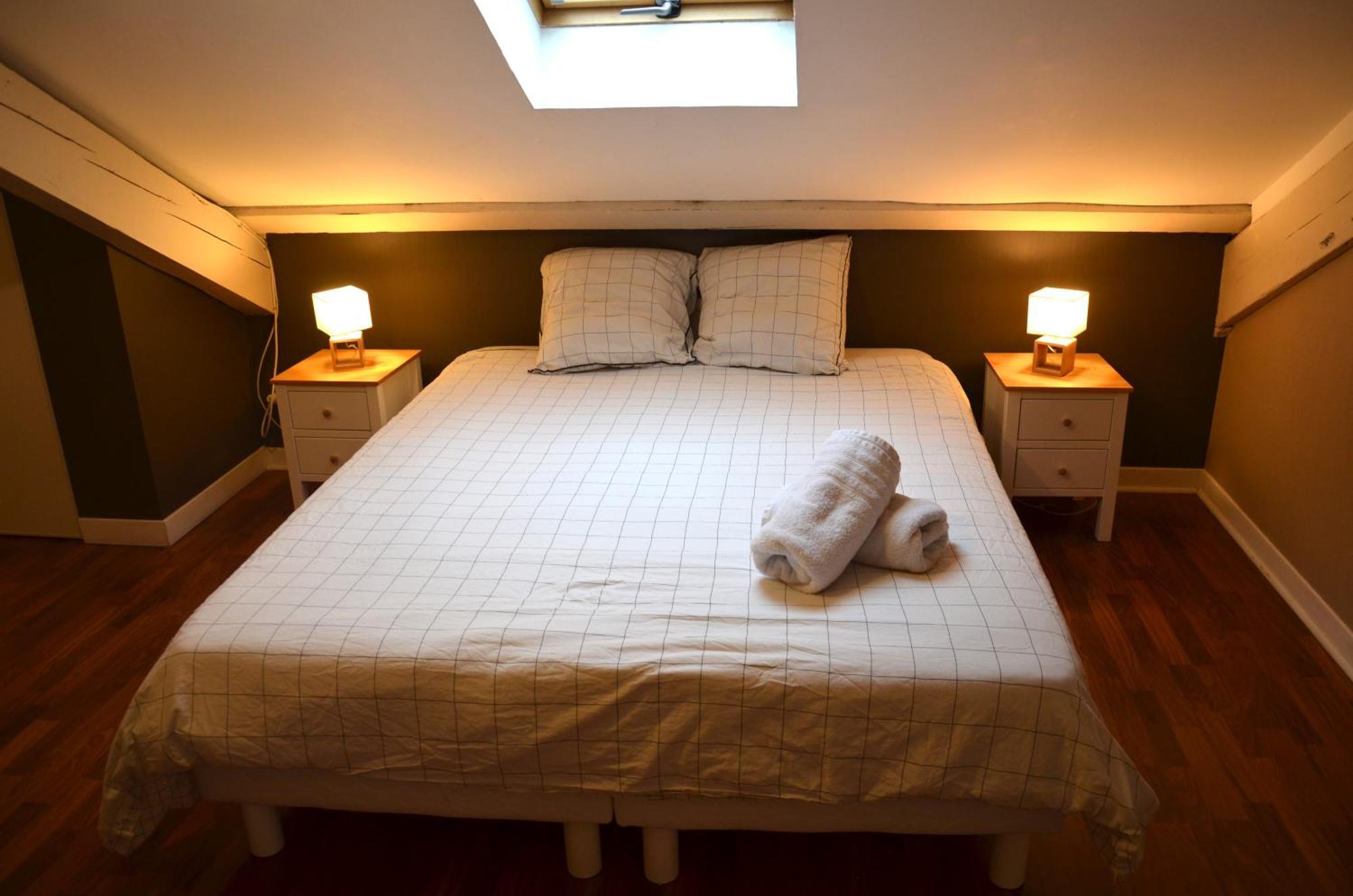 Le Cocon Troyen - 6-8P - 2 Parking Gratuits Appartement Troyes Buitenkant foto